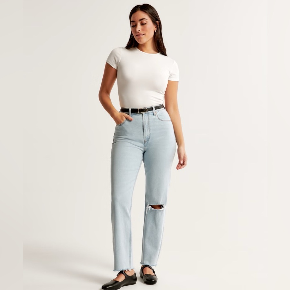 A&F Curve Love Ultra High Rise Ankle Straight Jean